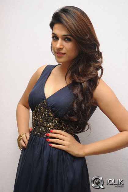 Shraddha-Das-at-Rey-Trailer-Launch